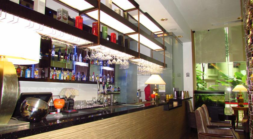 Hilton Garden Inn Singapore Serangoon Extérieur photo