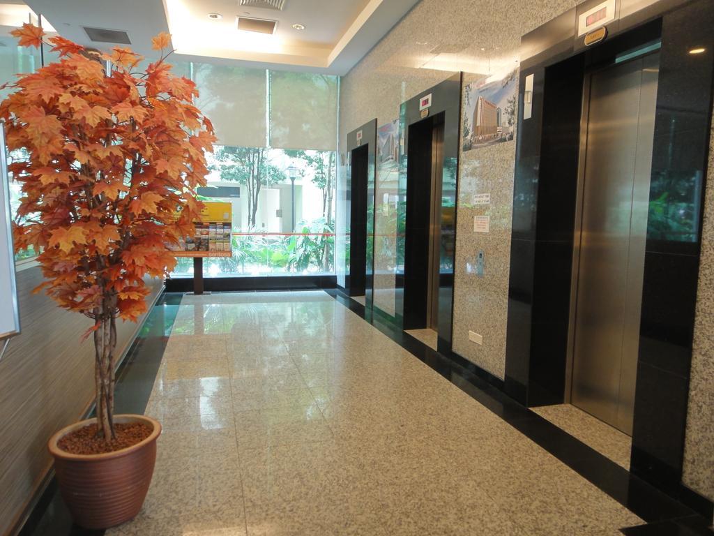 Hilton Garden Inn Singapore Serangoon Extérieur photo